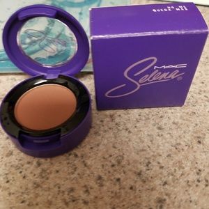 Limited Edition Selena Mac Eyeshadow